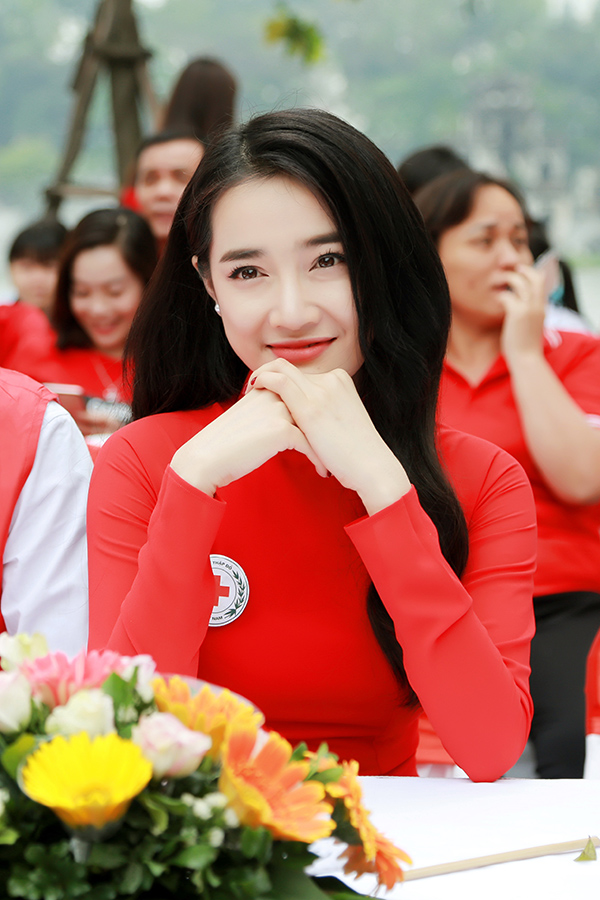 Nhã Phương ngày càng đắt show sau ồn ào tình ái của Trường Giang